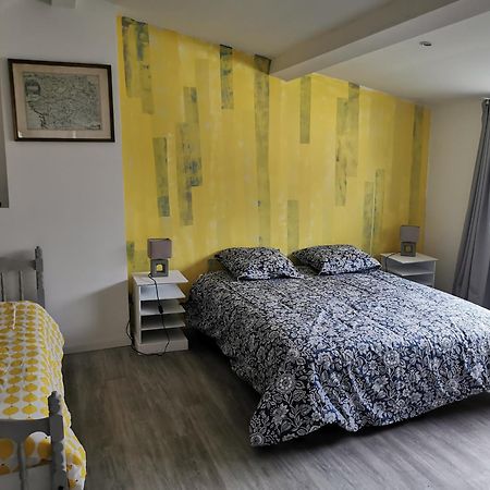 Готель Logis St Cyrien Saint-Cyr-en-Val Екстер'єр фото